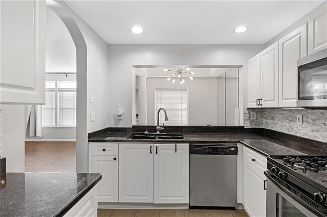 Foto del edificio - 220 Renaissance Pkwy NE