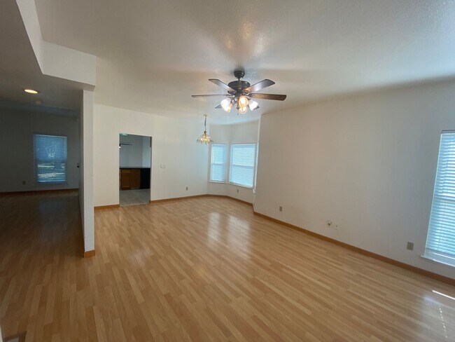 Building Photo - 614 Countryside Dr