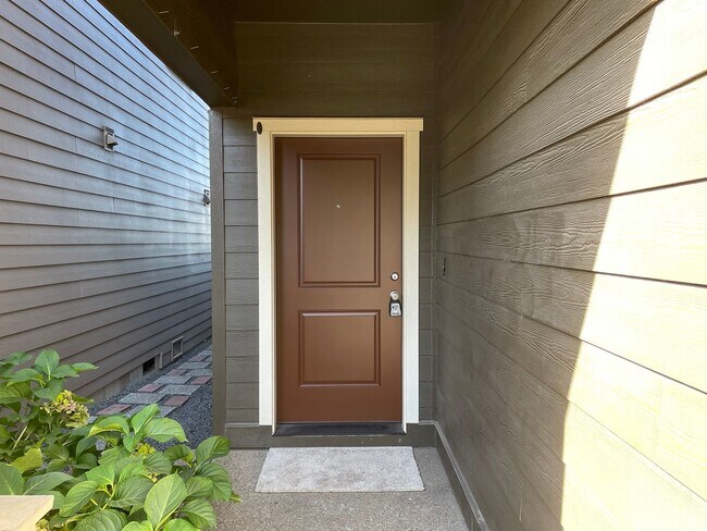 Building Photo - Fabulous North Plains 4 Bed 2.5 Bath House...