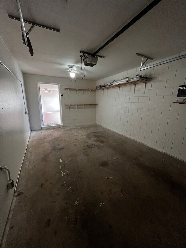 Foto del edificio - Hourglass District Condo - 2/2 with attached garage