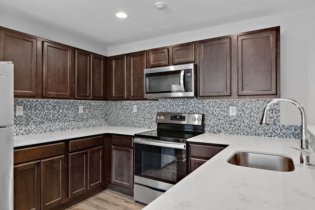 Building Photo - 536 Madison Ave