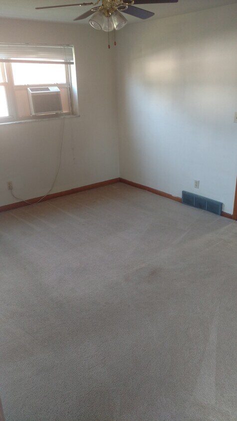 living room - 15 Ohio Ave #4