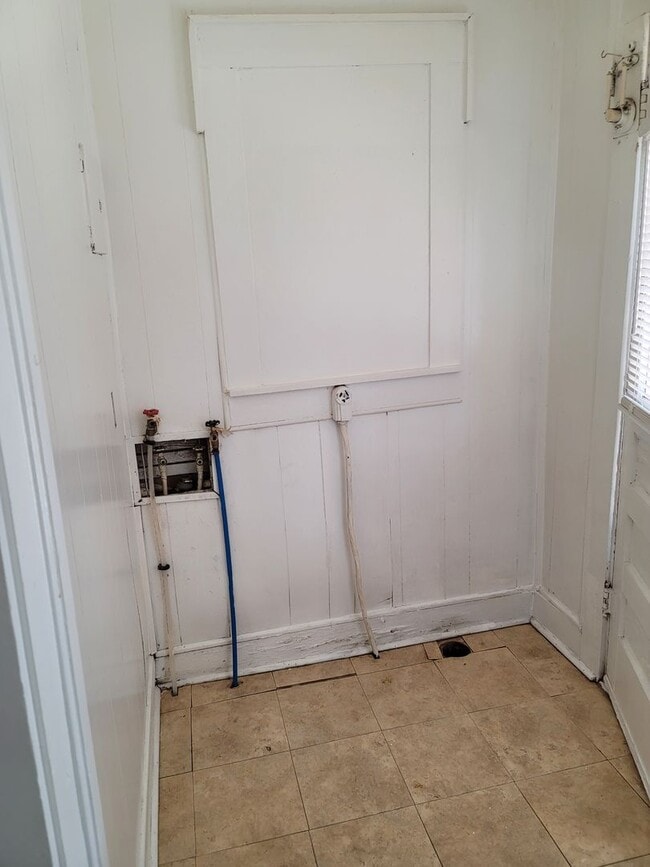 Building Photo - 2219 S Tyler St