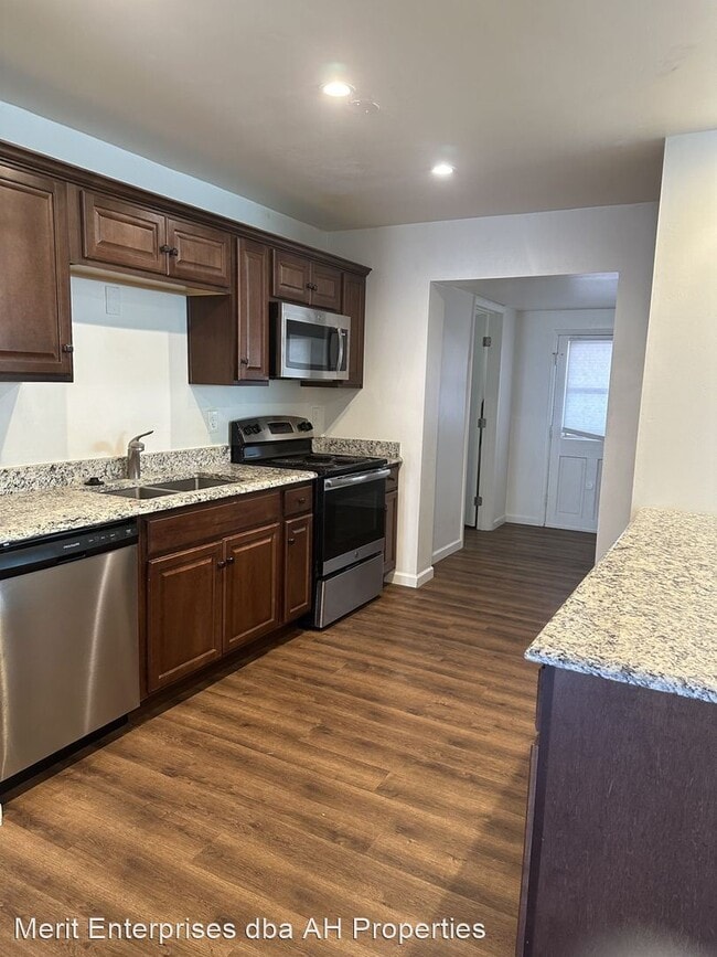 Building Photo - 4 br, 2 bath House - 601 N 73RD PL