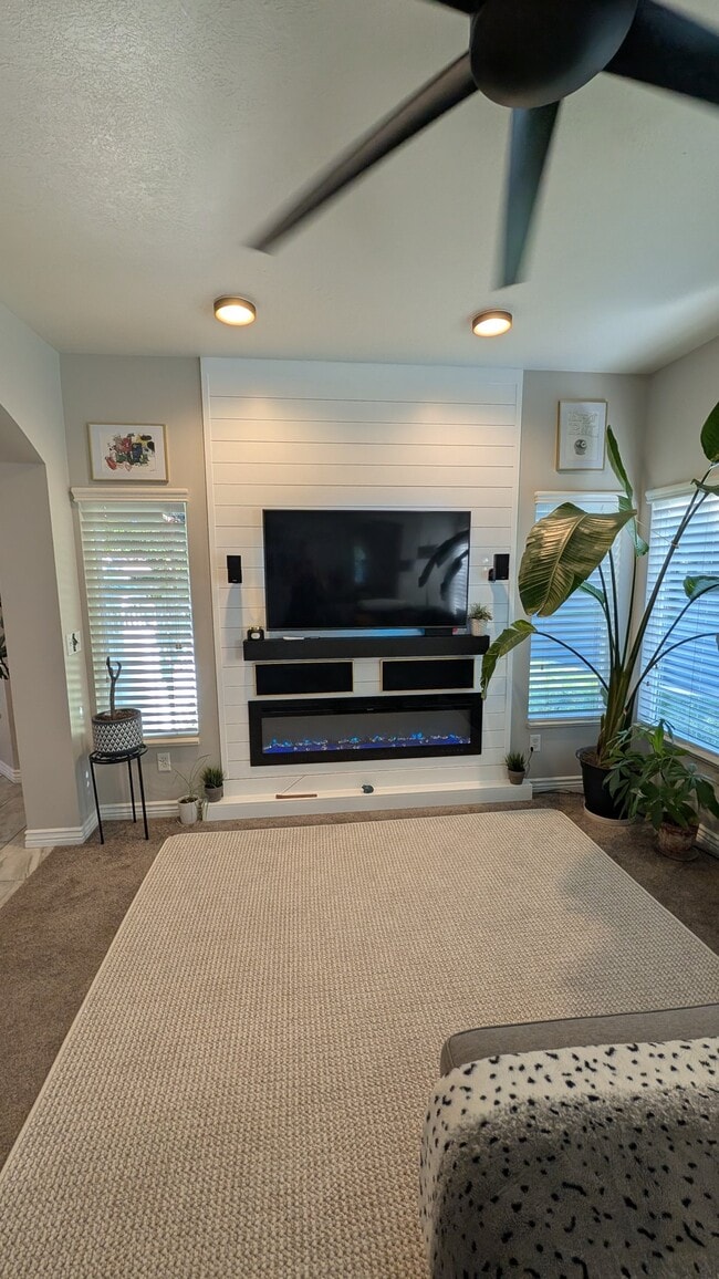 Building Photo - 740 S Clearwater Ct