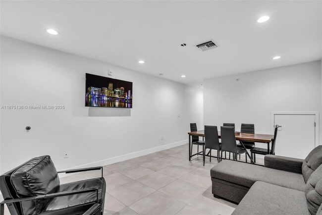 Building Photo - 645 Palmetto Dr