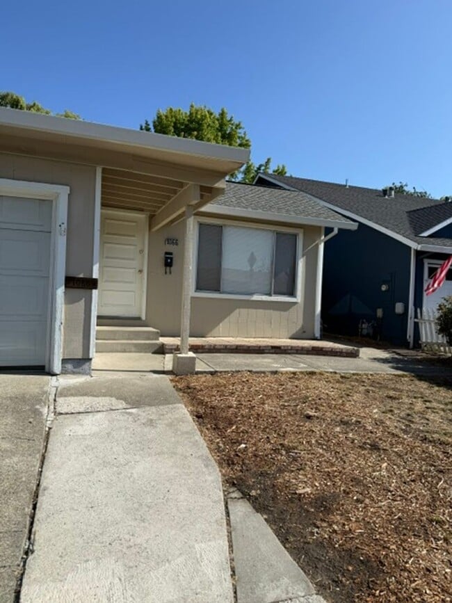 Foto del edificio - 3 bedroom 2 Bath House with 2 car garage in Rohnert Park