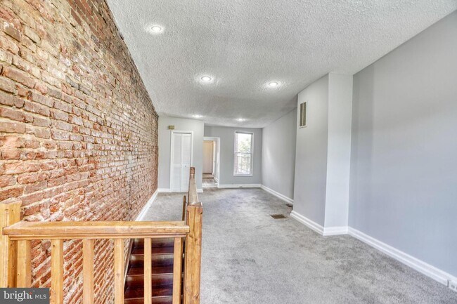 Building Photo - 530 S Bond St