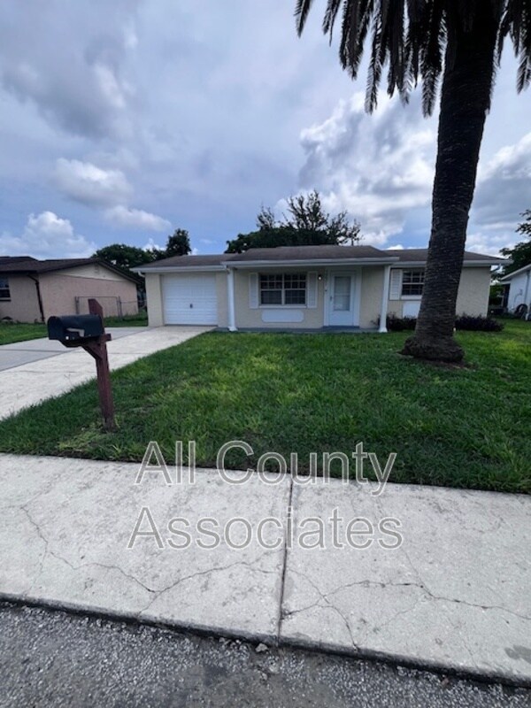 Foto principal - 7331 Parrot Dr