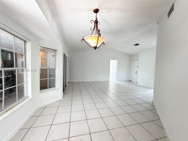 Foto del edificio - 9850 W Heather Ln