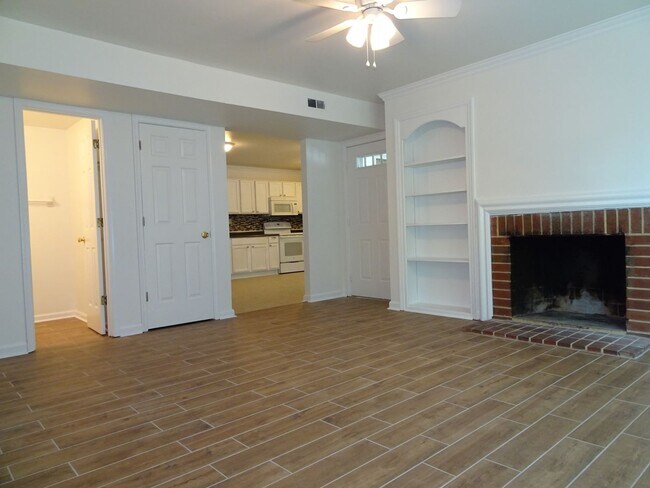 Building Photo - 3 Bedroom 2.5 Bath Condo in Yorkshire Downs for Rent