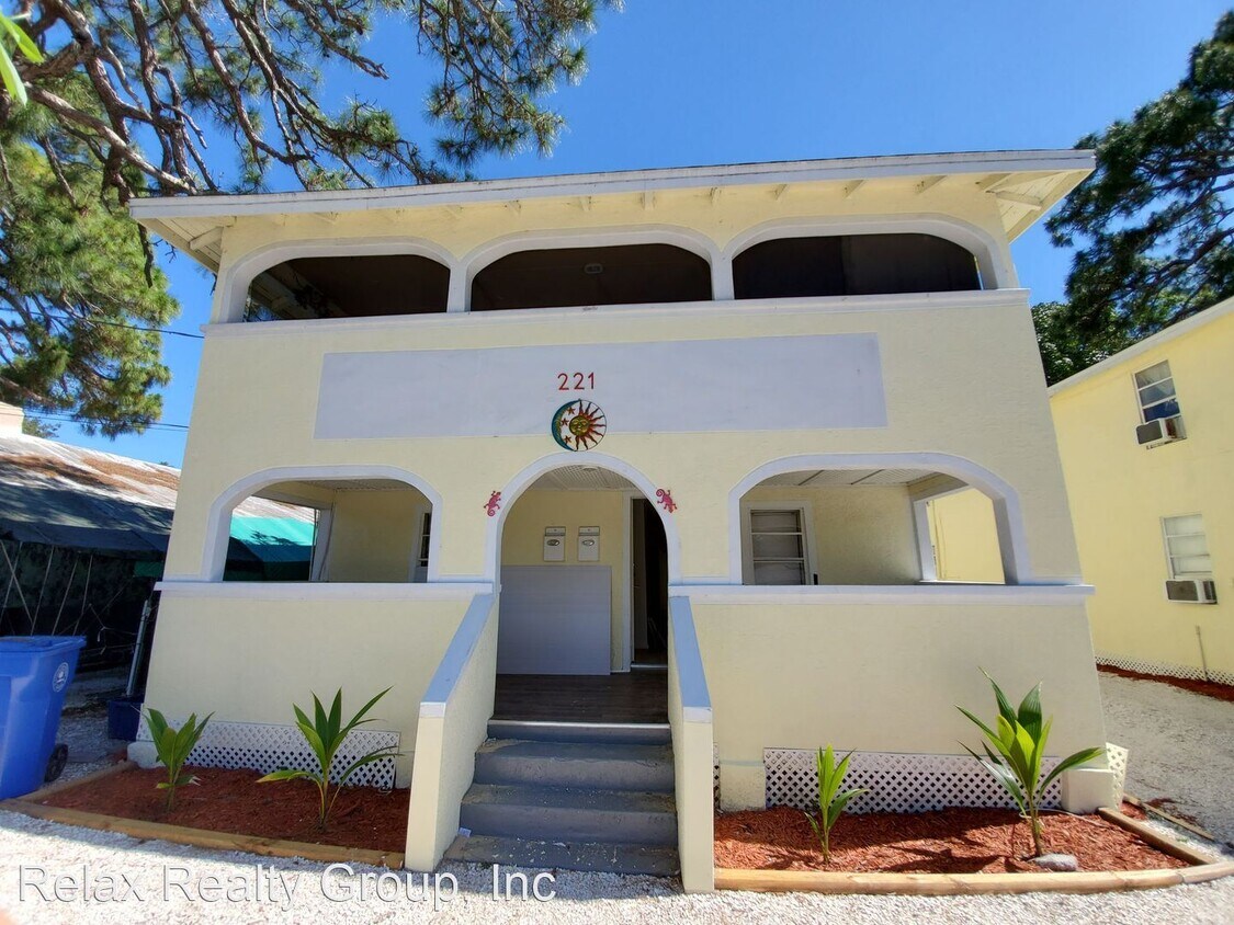 Foto principal - 221 10th Ave W