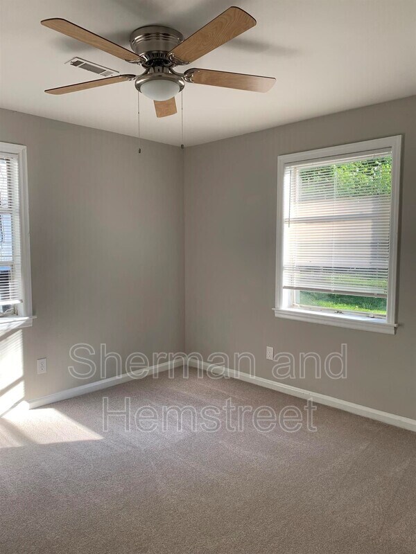Building Photo - 837 Lake Terrace Dr
