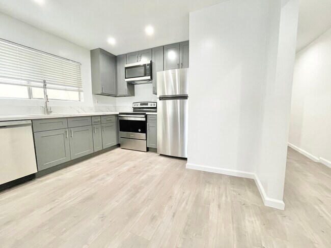 Building Photo - 1206 S Holt Ave