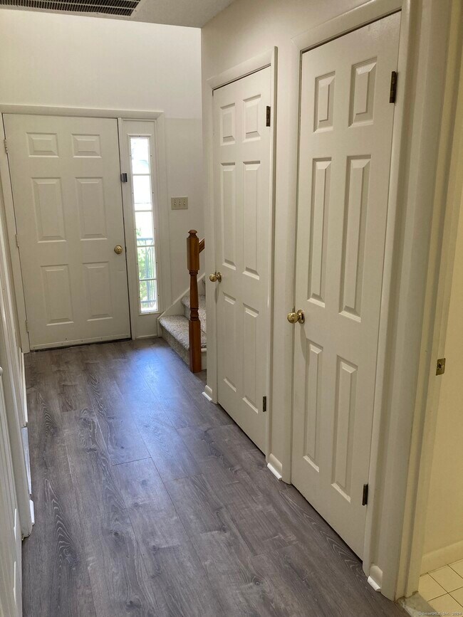 Building Photo - 202 Limner Cir