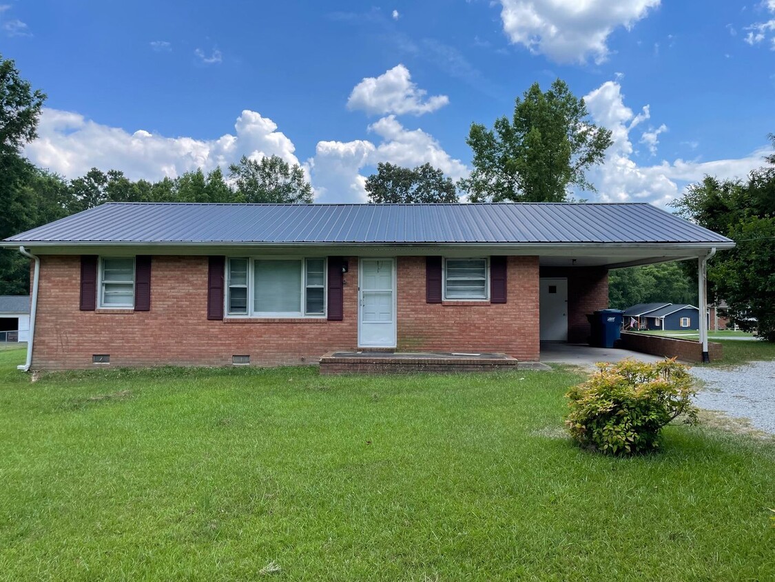 Primary Photo - 3 BDRM 1 BA BRICK HOME, SINGLE CARPORT, 10...