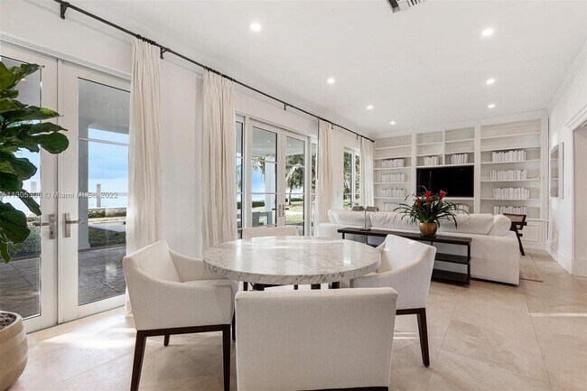 Foto del edificio - 4344 N Bay Rd