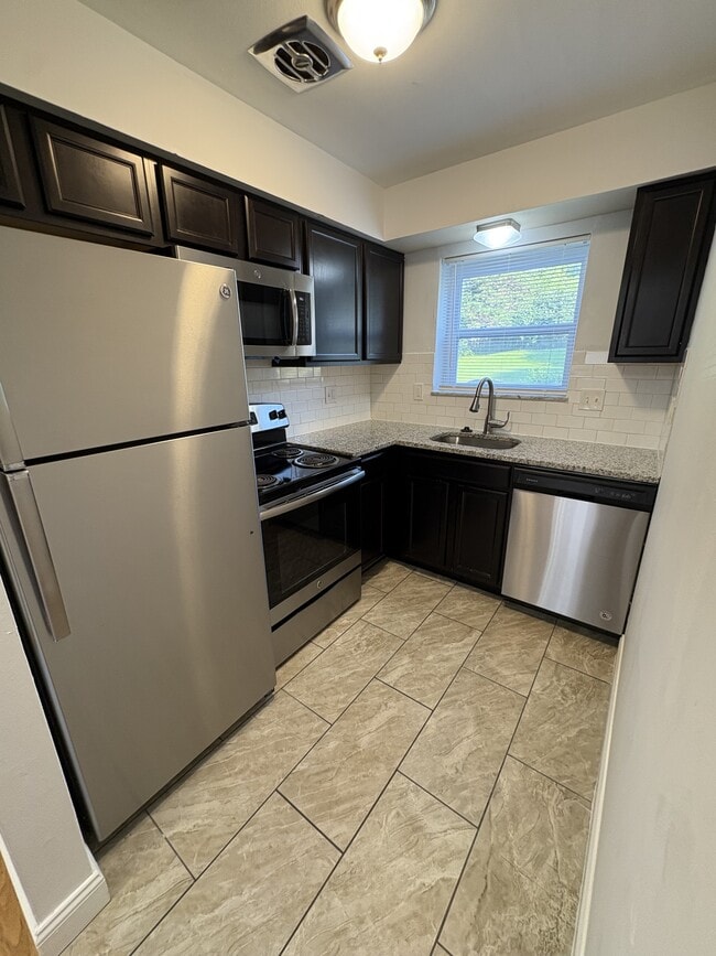 Building Photo - 941 Brookside Ave
