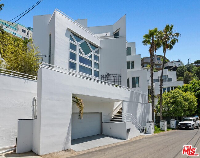 3901 Alta Mesa Dr, Los Angeles, CA 91604