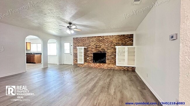 Building Photo - 1301 Quail Dr