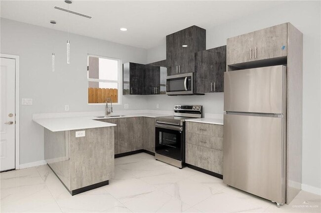 Building Photo - 14 South Dr