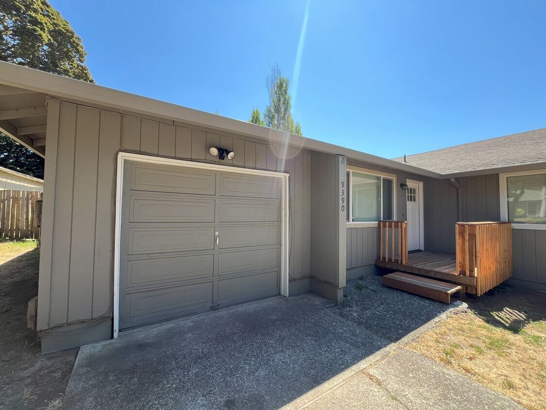 Primary Photo - Charming 3-Bedroom Home with Vaulted Ceili...