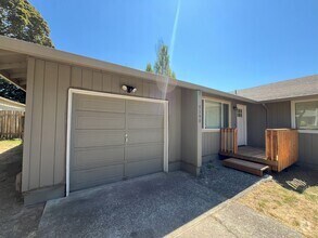 Building Photo - 9390 SW Tangela Ct
