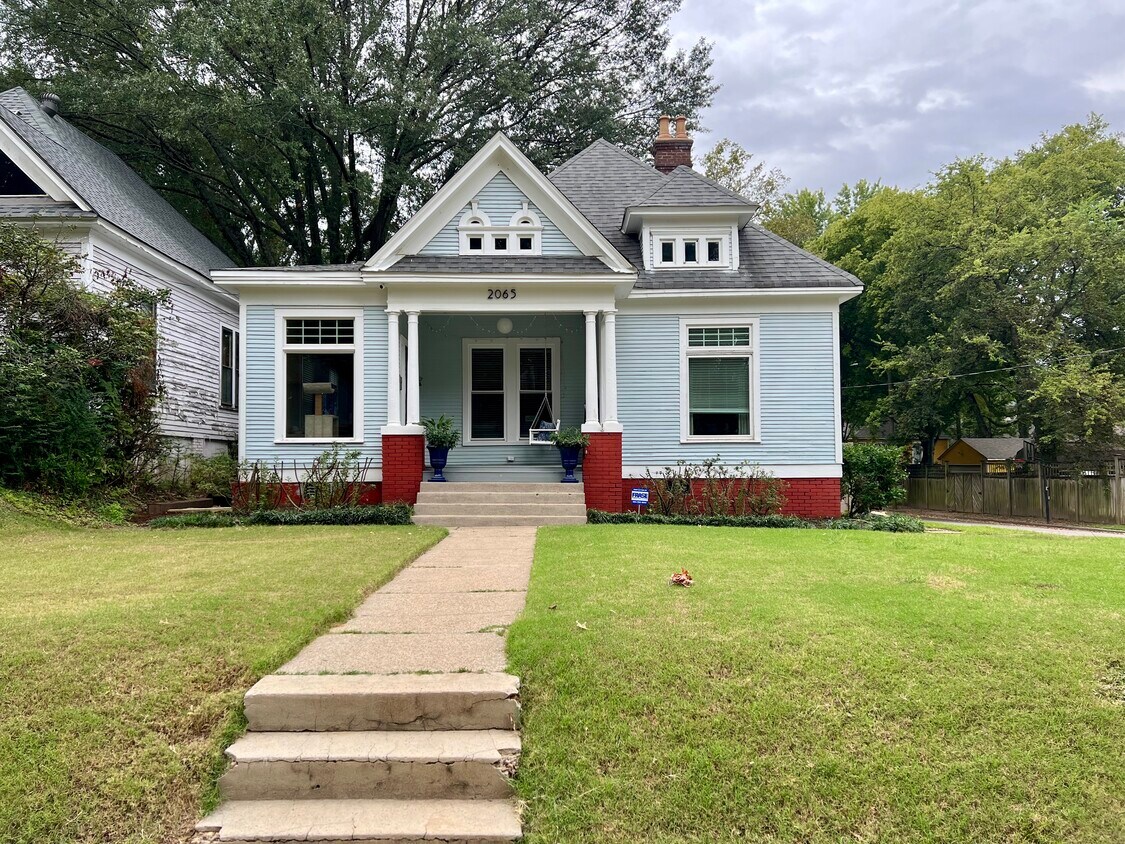 Primary Photo - 2065 Cowden Ave