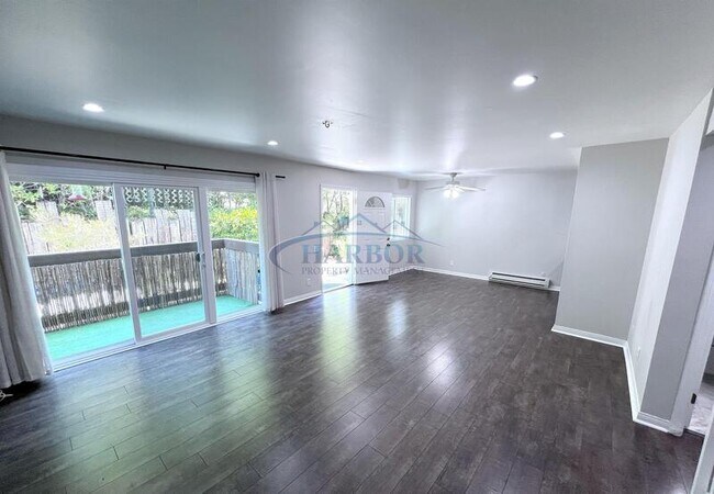 Building Photo - 348 Miraleste Dr