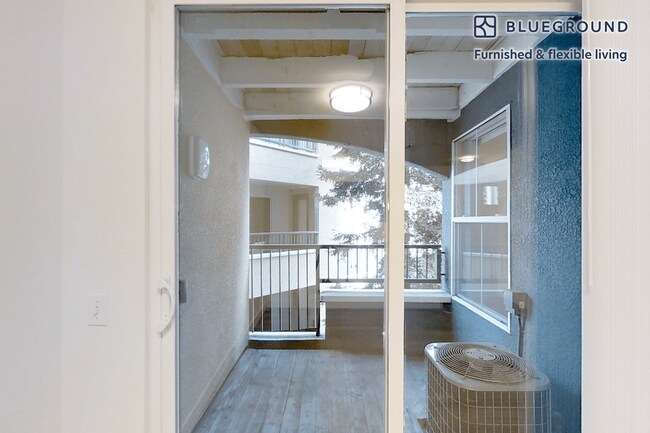 Foto del edificio - 1257 Lakeside Dr