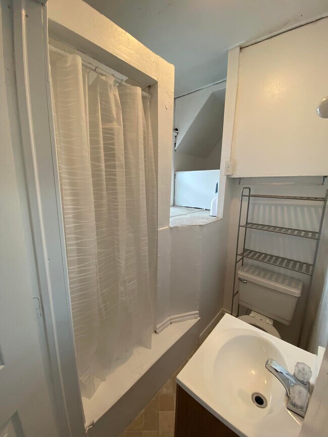 Building Photo - 600 Douglas St