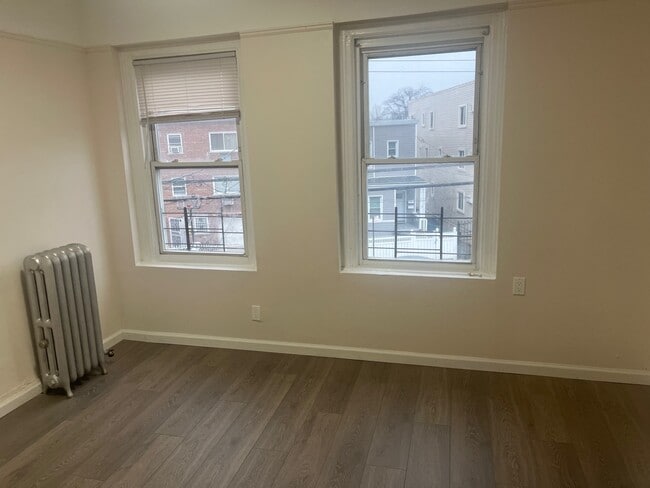 Building Photo - 1168 E 221st St