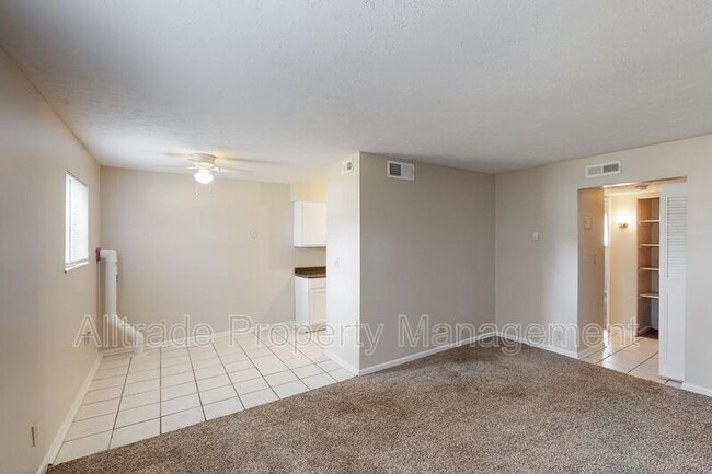 Foto del edificio - 4701 Sebree Ln