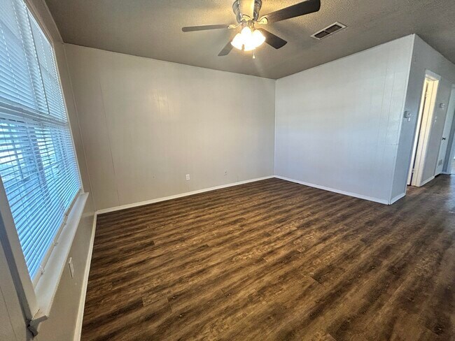 Foto del edificio - 2807 Auburn St