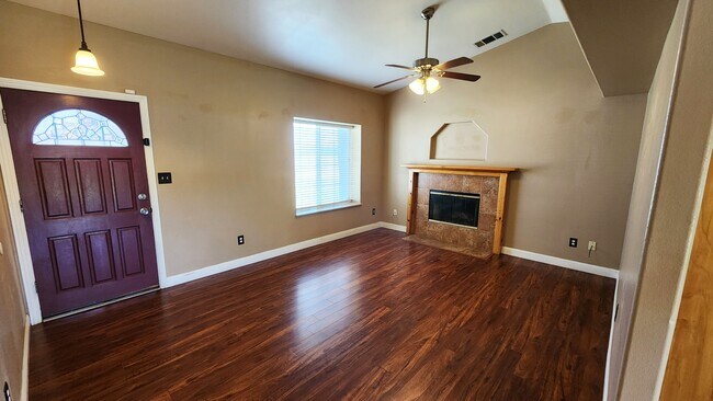 Foto del edificio - 409 Harvest Creek Rd