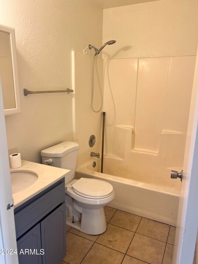 Foto del edificio - 4805 E Caballero Cir