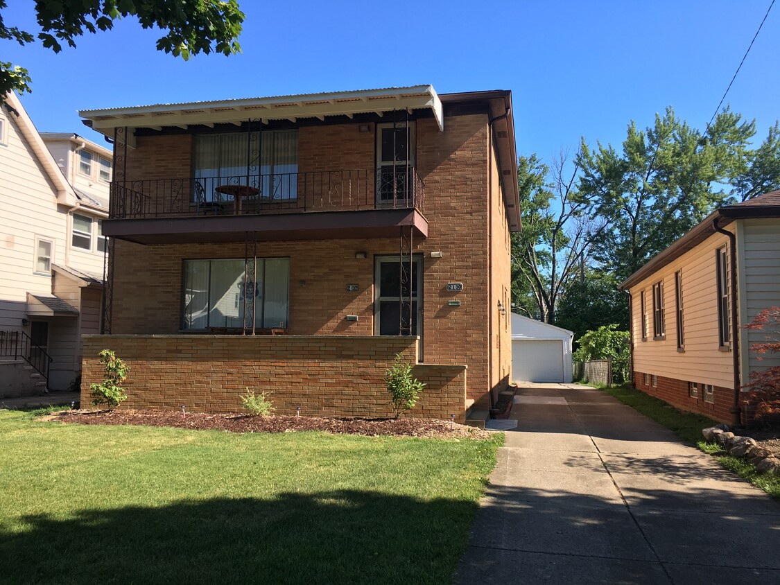 Primary Photo - 2132 Tuxedo Ave