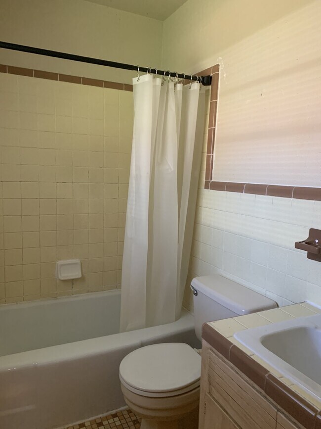 Foto del edificio - Charming 3-Bedroom Home with 2 Full Bathrooms in Jonesboro!