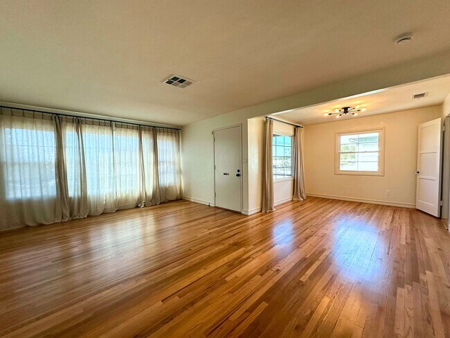 Foto del edificio - Welcome to your new home located centrally...