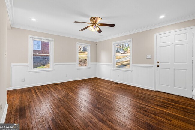 Foto del edificio - 2163 Rexford Dr