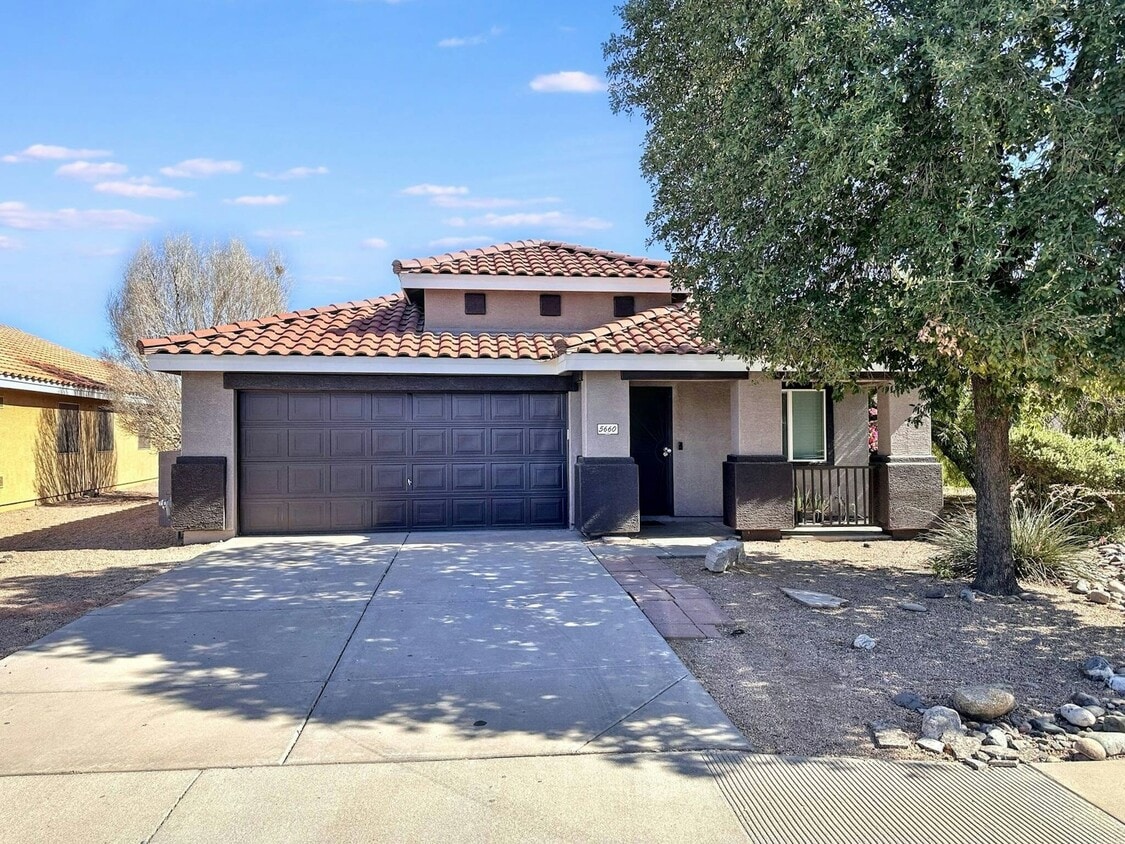 Primary Photo - 5660 E Forge Cir