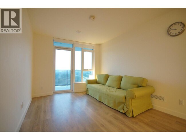 Photo du bâtiment - 318 Alderson Ave