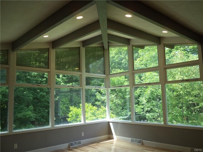 Building Photo - 7187 Woodchuck Hill Rd