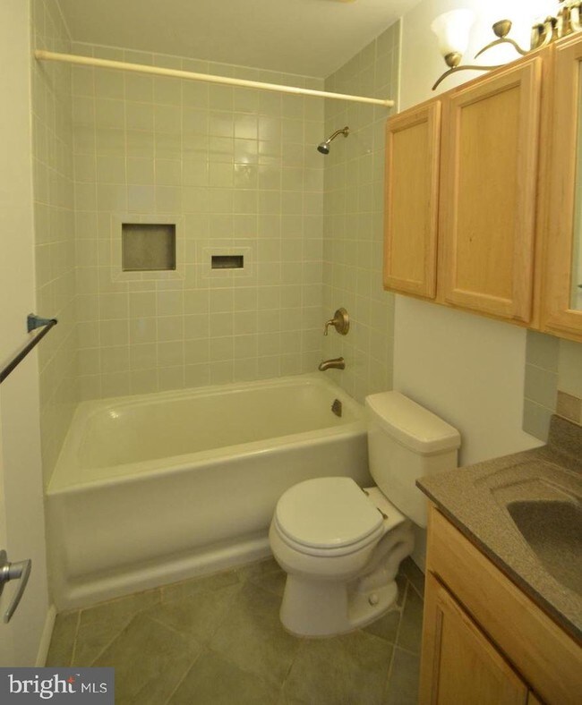 Building Photo - 404 Greear Pl