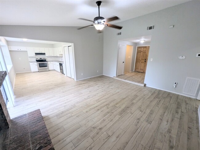 Building Photo - 15267 Morning Dove Dr