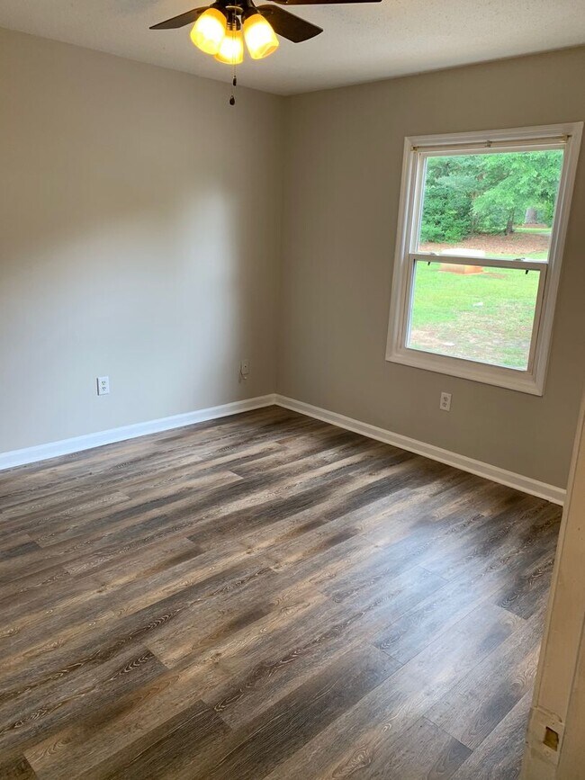 Building Photo - 109 Mark Twain Cir