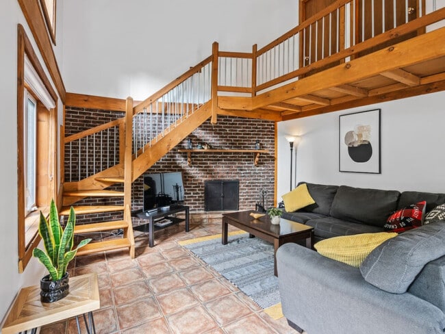 Building Photo - 2192 Montée Prédéal Trudeau-SI ID1297494P