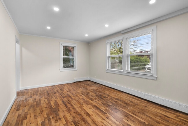 Building Photo - 232 Melville Dr