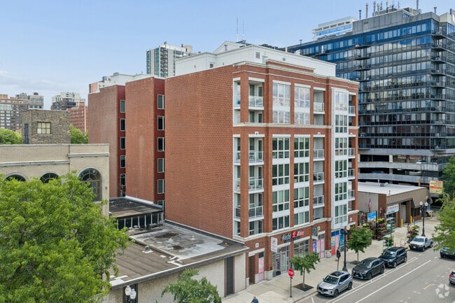 Building Photo - 1325 N Wells Apartments