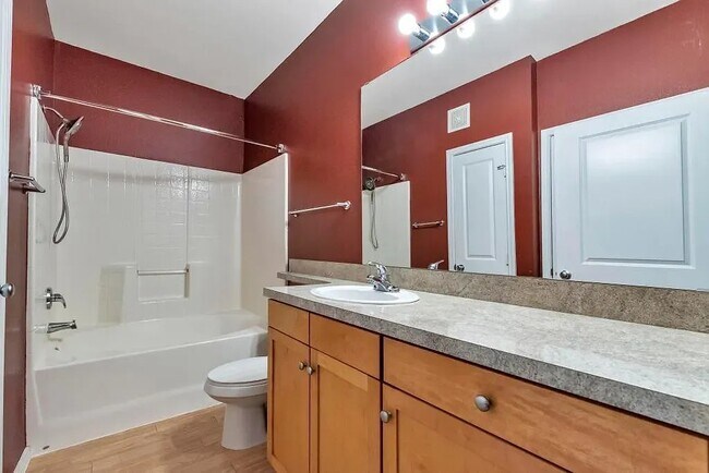 Foto del edificio - 13570 Technology Dr.